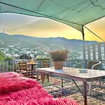 Grandpas House * Gjirokastër