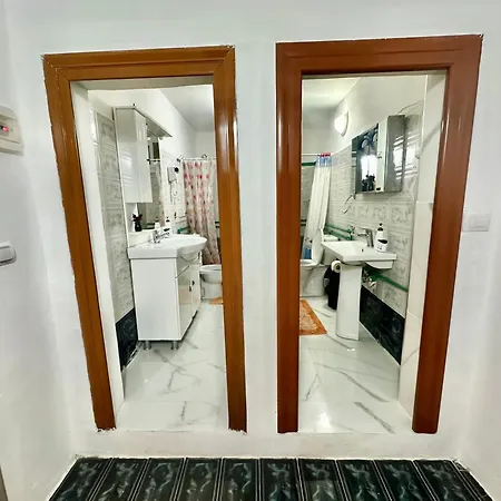 Grandpas House בית הארחה