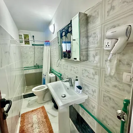 Pensión Grandpas House *