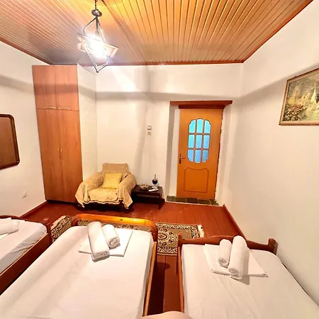 Grandpas House Pensión *