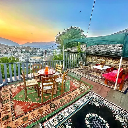 Grandpas House בית הארחה *