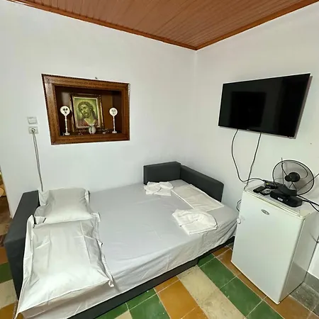 Grandpas House בית הארחה