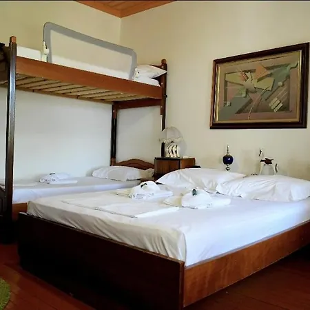 בית הארחה Grandpas House Gjirokastër