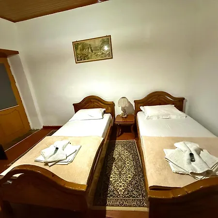 Grandpas House * Gjirokastër